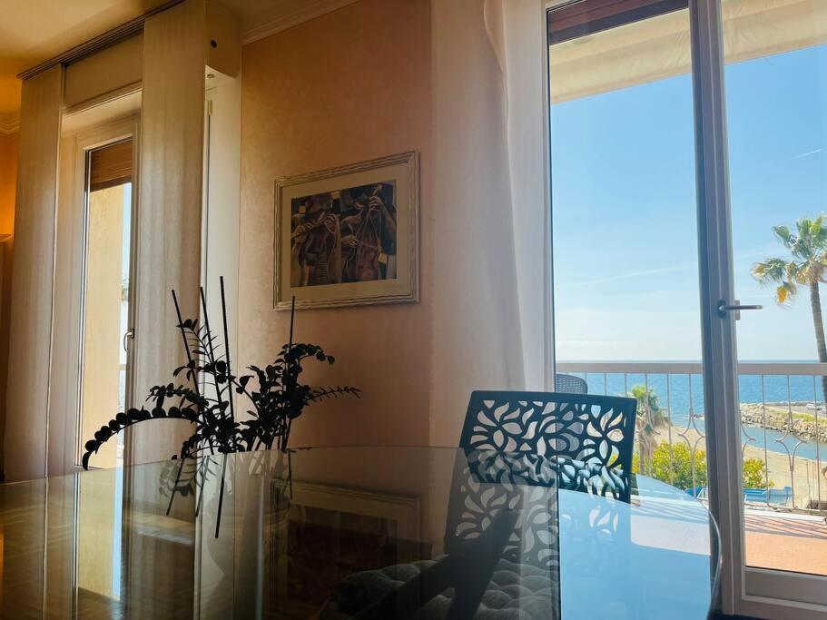 Brezza Di Mare Apartment Империа Екстериор снимка
