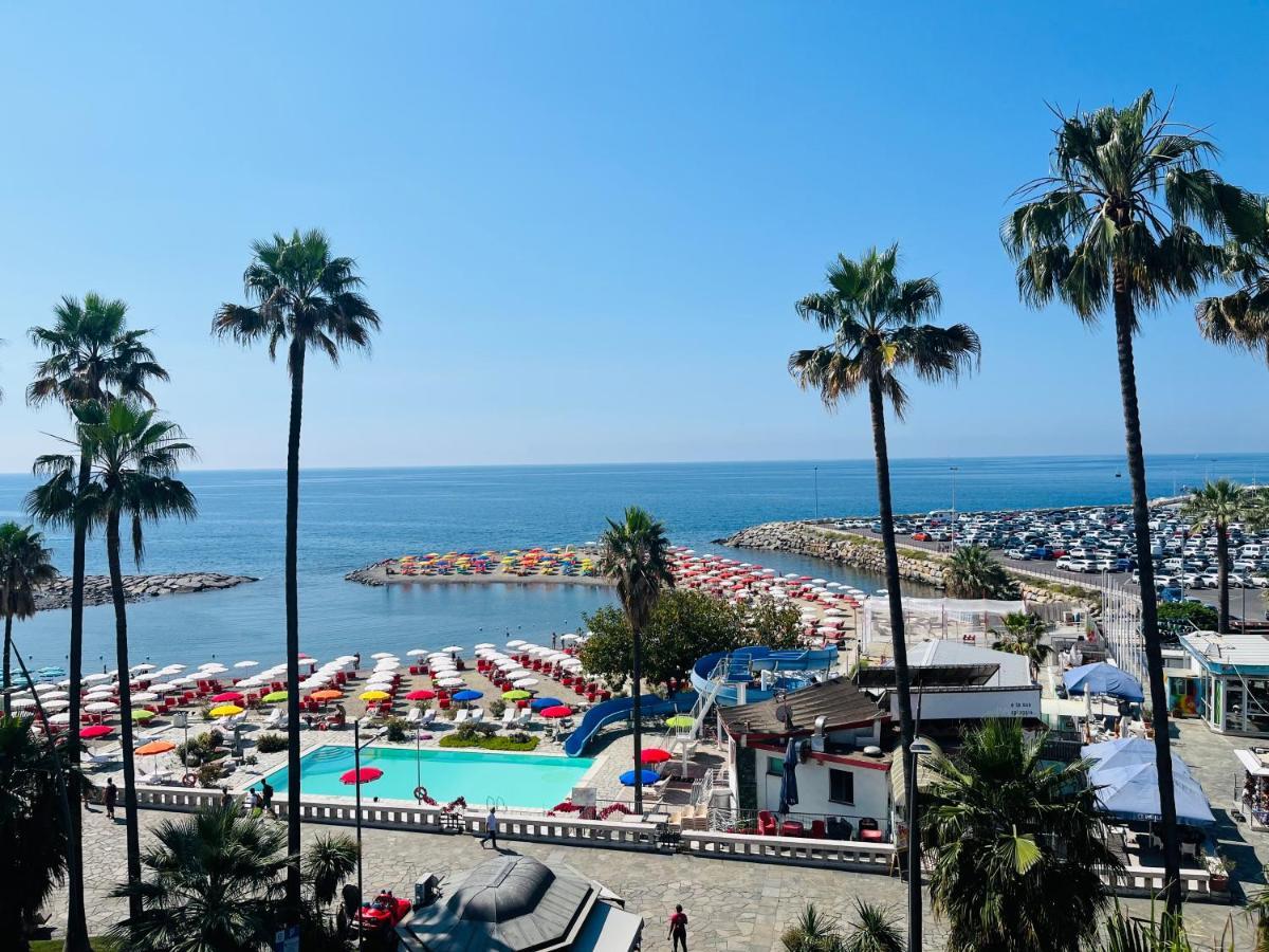 Brezza Di Mare Apartment Империа Екстериор снимка